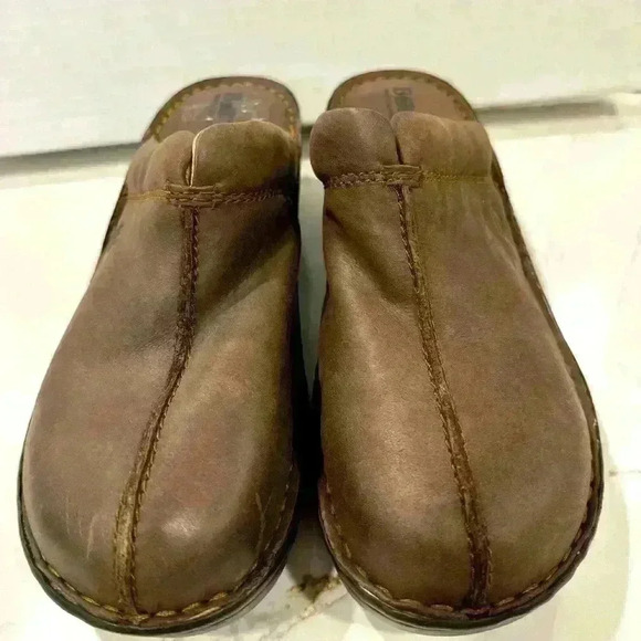 NWOT - Born Women;s Brown Leather Hand Crafted Slip on Mules Clogs Shoes Size 9 - Picture 1 of 11